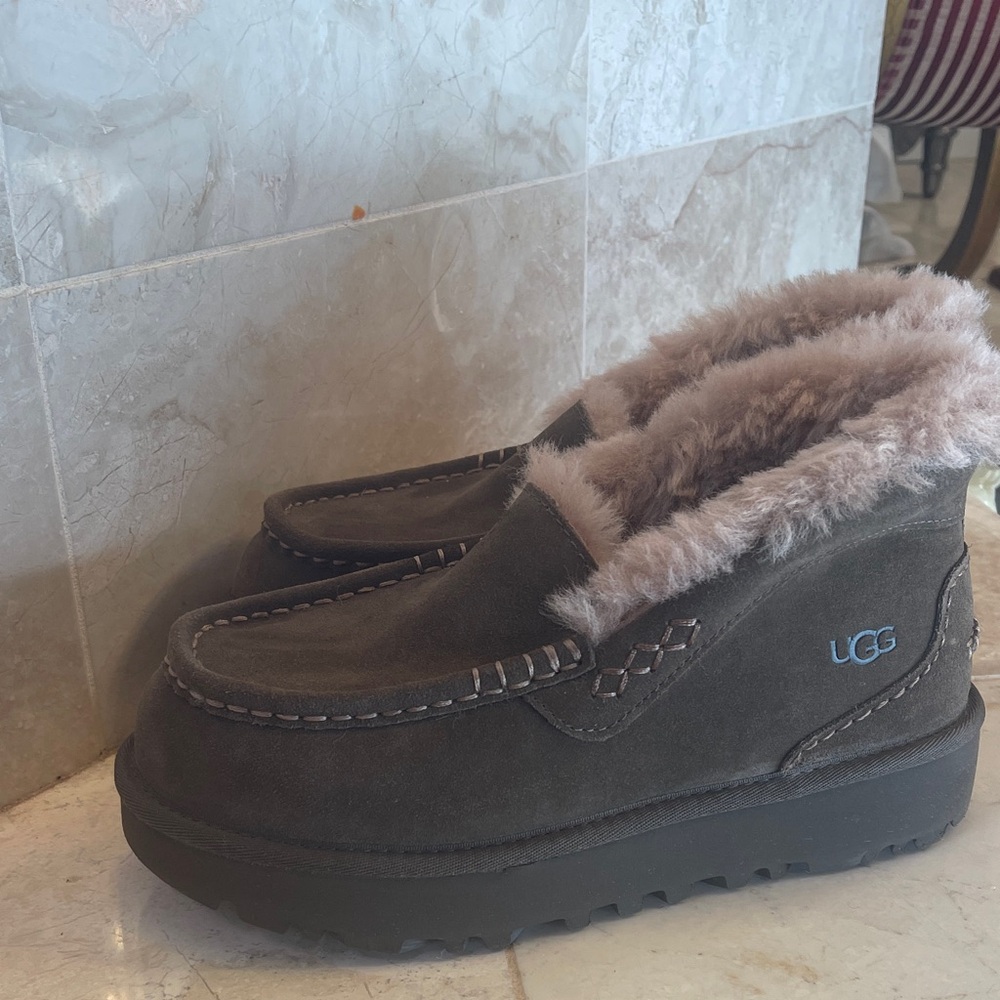 UGG Women's Gray Slippers